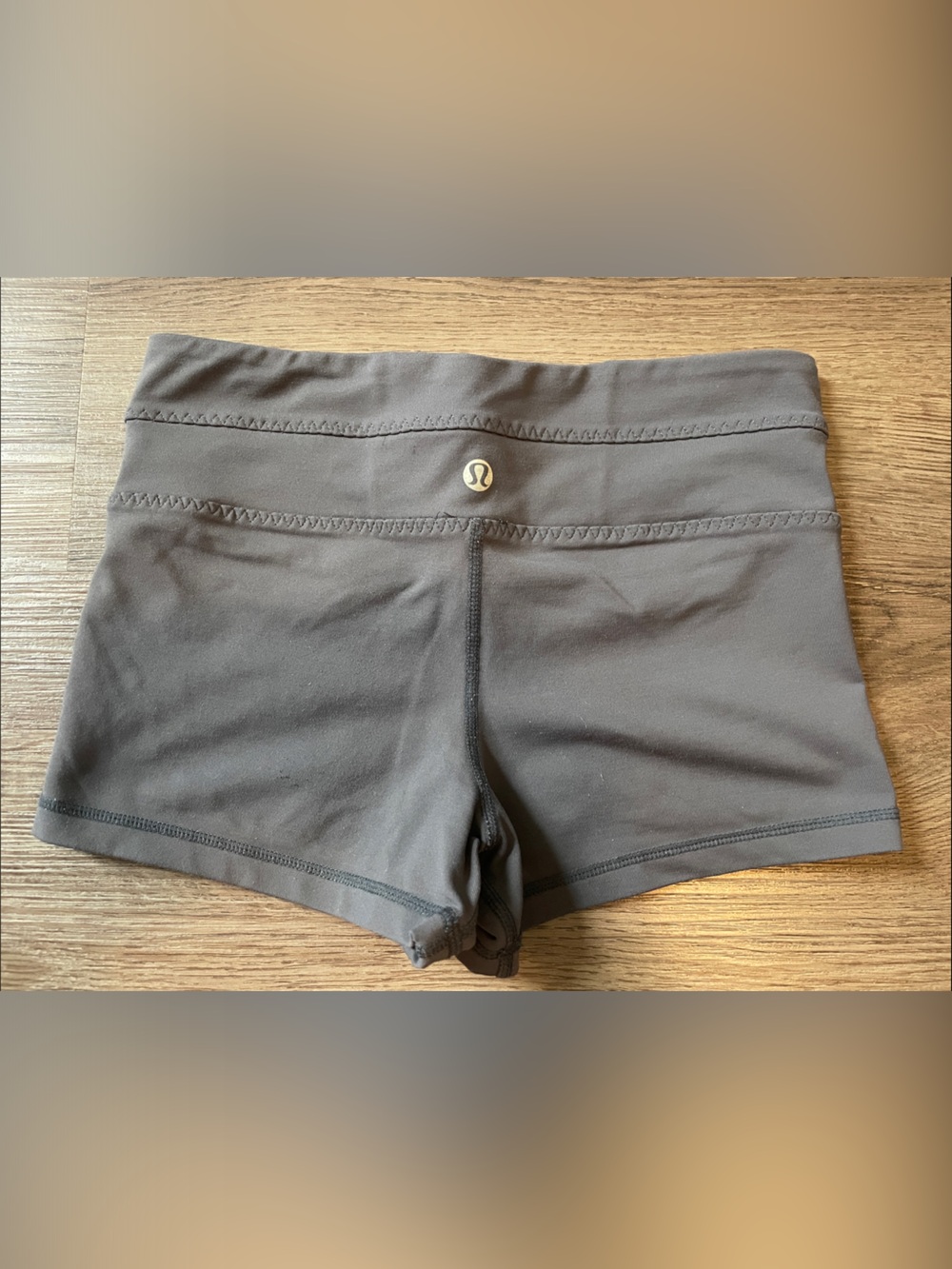 lululemon Warrior II hot yoga shorts XS 2 Dark Gray Booty shorts